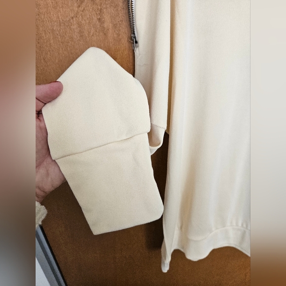 Off-The-Shoulder Zip Top - Picture 6 of 16